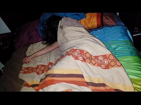 ❤️ सौतेला बेटा सोते समय अपनी युवा सौतेली माँ को डांटता है। ️❌ गुणवत्ता सेक्स हम पर
